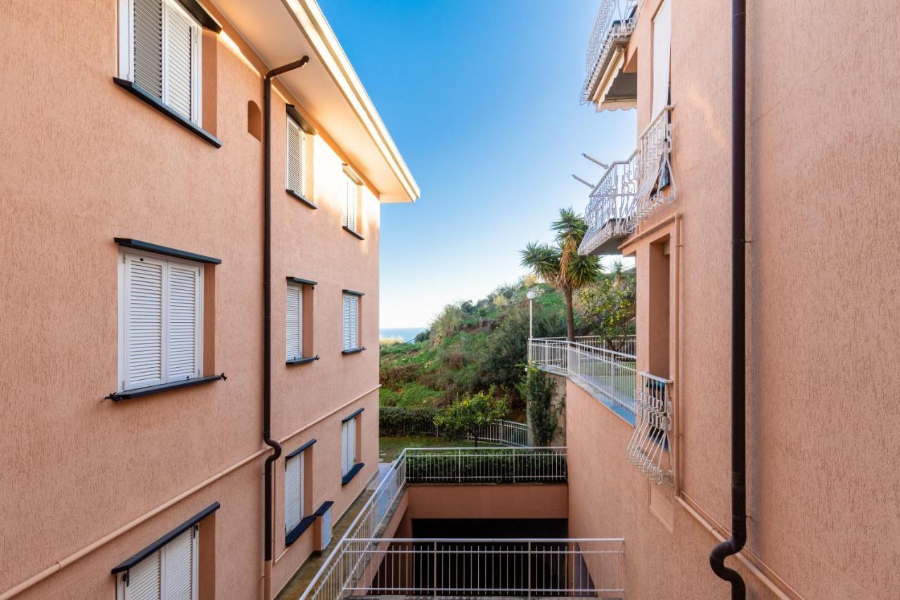 086 - Sunshine Home, 5 Minuti Dalla Spiaggia - Parcheggio Privato Gratis Incluso 오스페달레티 외부 사진